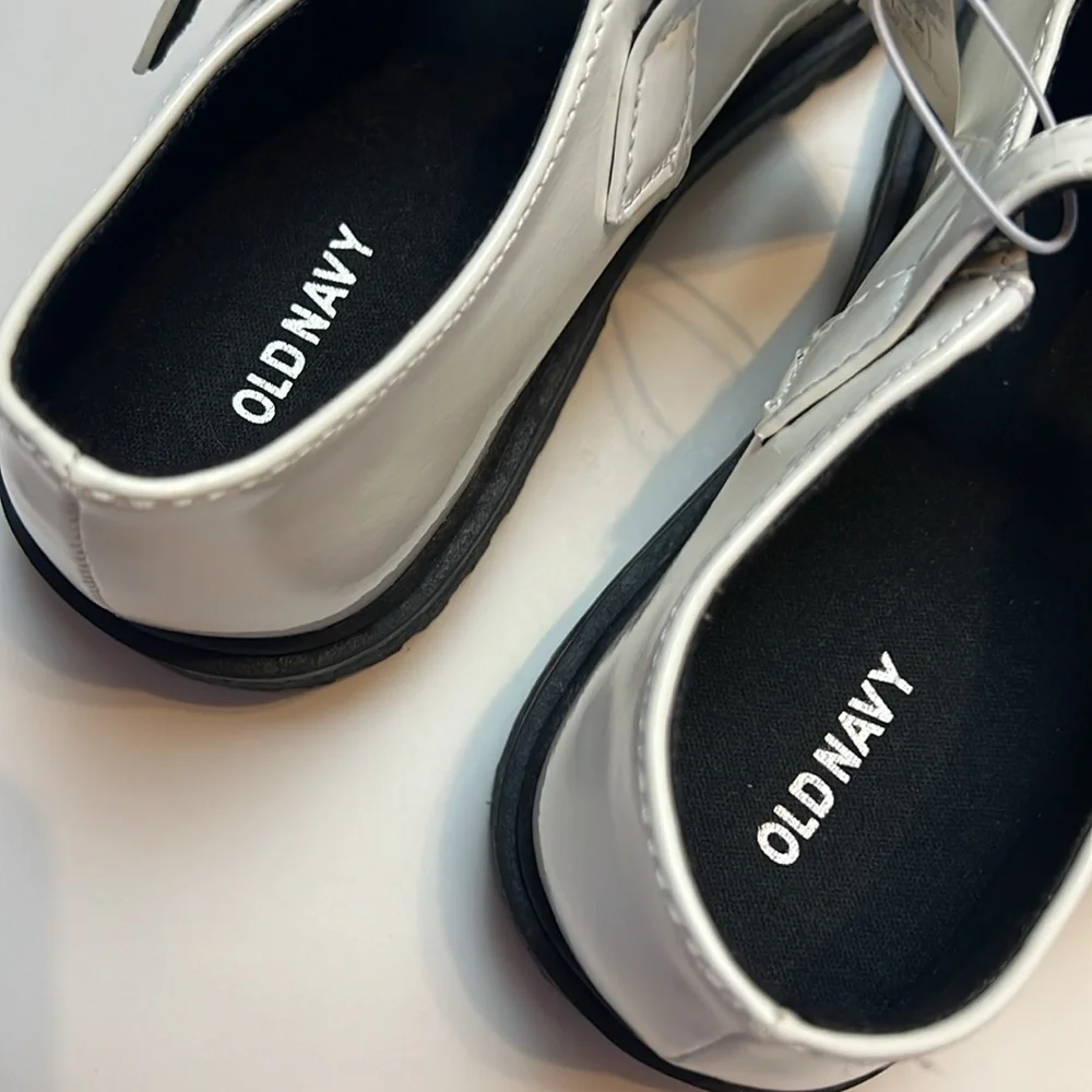 Old Navy Mary Jane Shoes Chunky White Patent Leather Dress Flower Buckle New